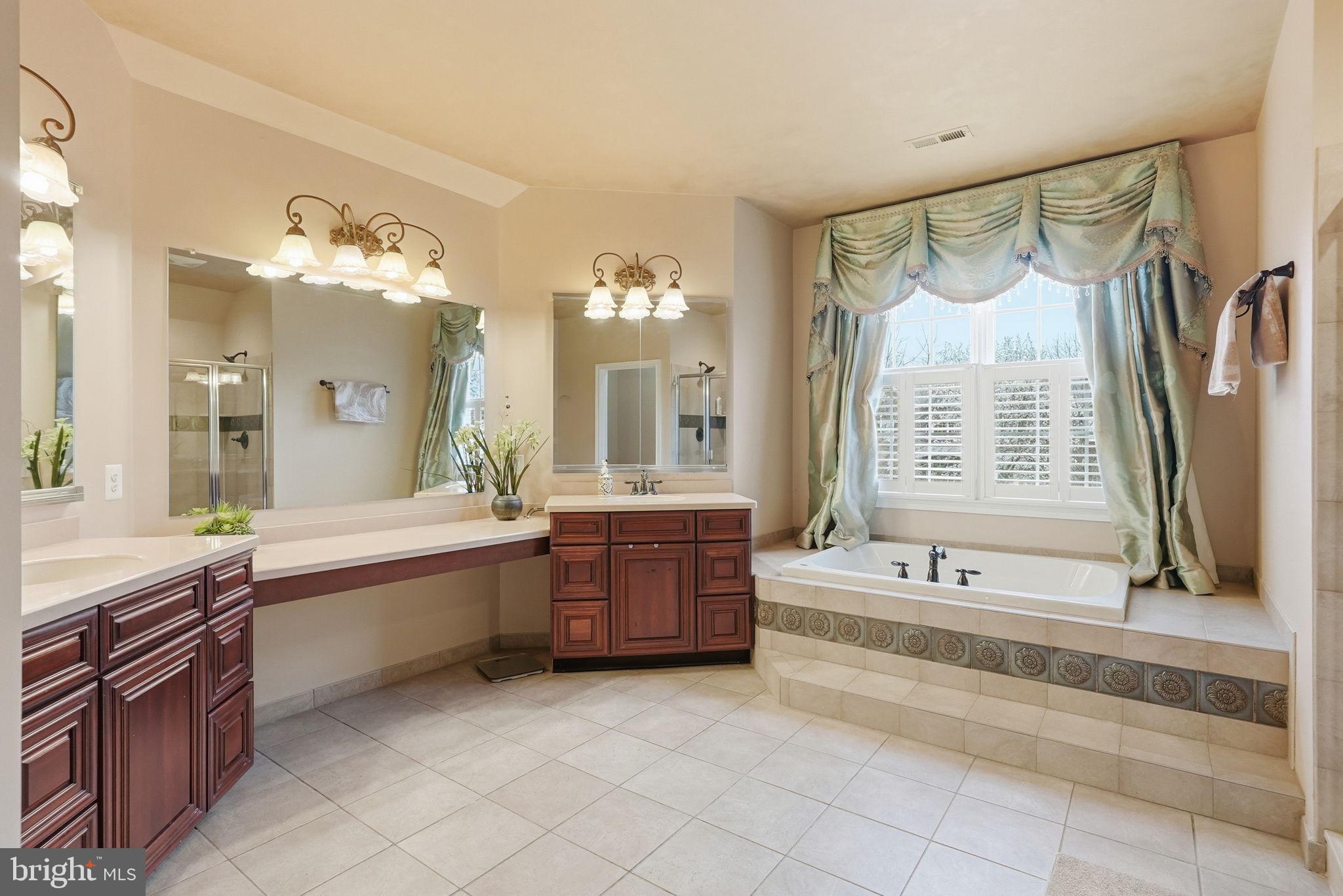 RIVERCREST - Residential