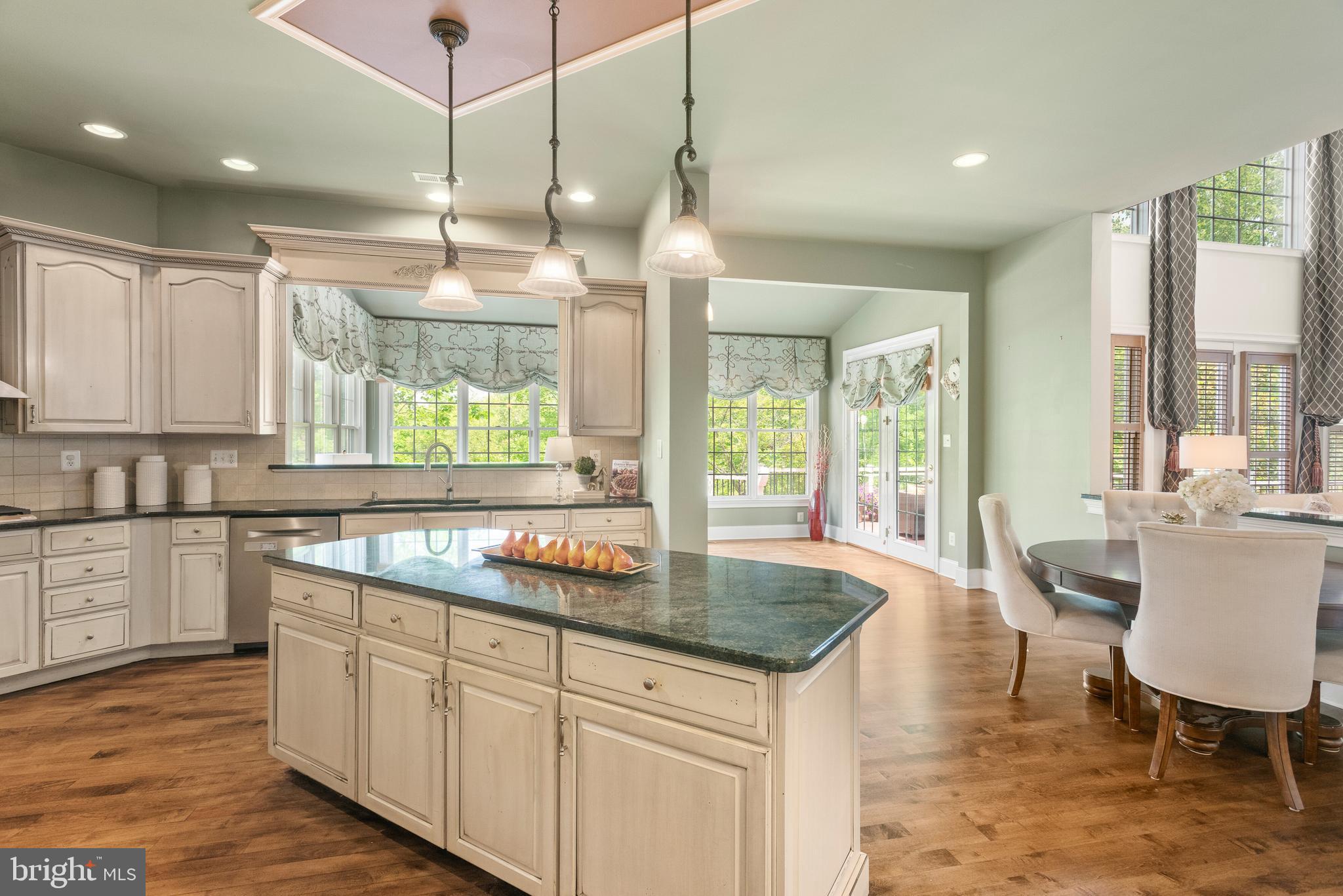 RIVERCREST - Residential