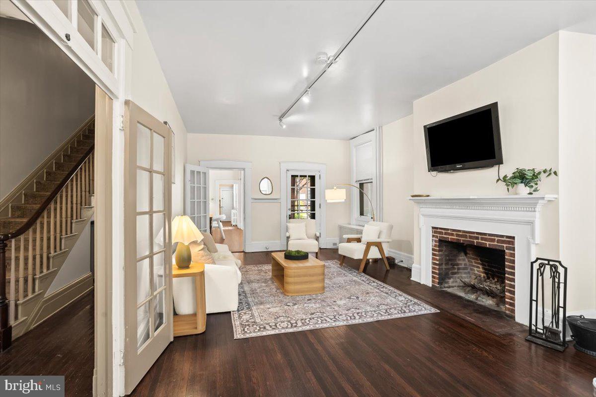 LANCASTER HISTORIC DISTR. - Commercial Sale