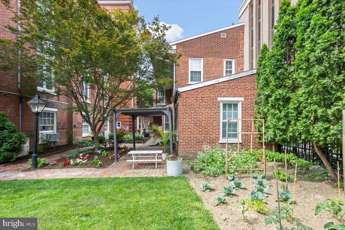 LANCASTER HISTORIC DISTR. - Commercial Sale