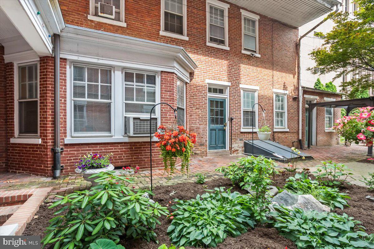 LANCASTER HISTORIC DISTR. - Commercial Sale