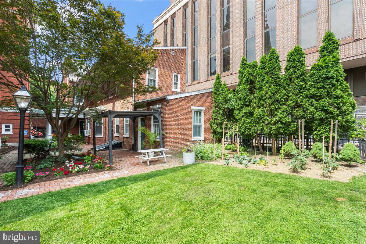 LANCASTER HISTORIC DISTR. - Commercial Sale