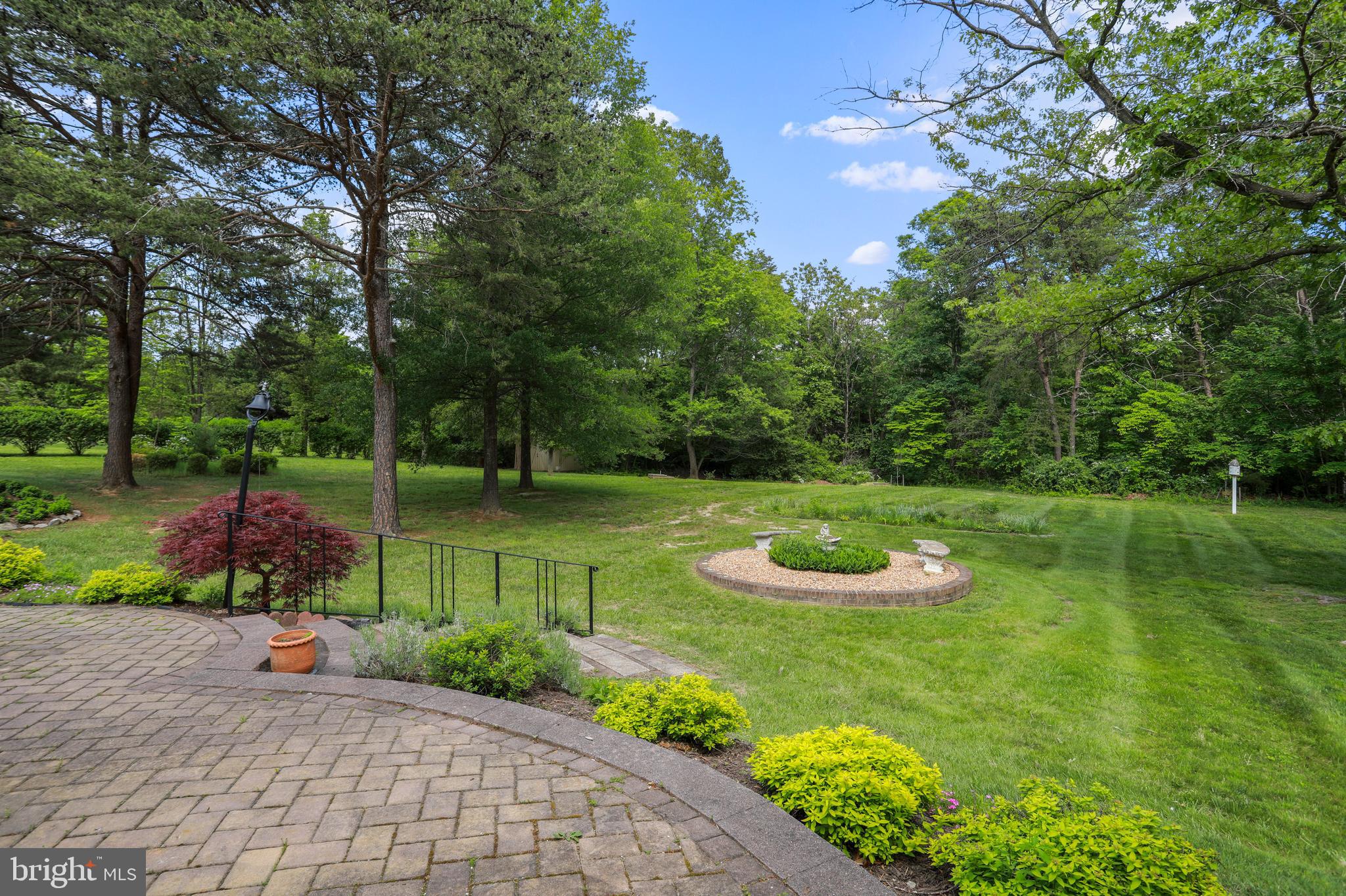 137 S RIVER ROAD