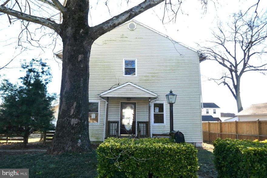 Looking for an affordable home and don't mind making repairs to make it shine again? This might be what you are looking for. Ideal for those looking for a 2 level living with enough space to grow. Come and take a look inside and be greeted with a spacious living area! Walk further and find the equally spacious dining area and kitchen with appliances and lots of space for your cabinets. Go up the second level and you will find a total of 3 bedrooms and 1 full bathroom. Lots of potential to make this the perfect place to call home. Come and schedule your showing now!