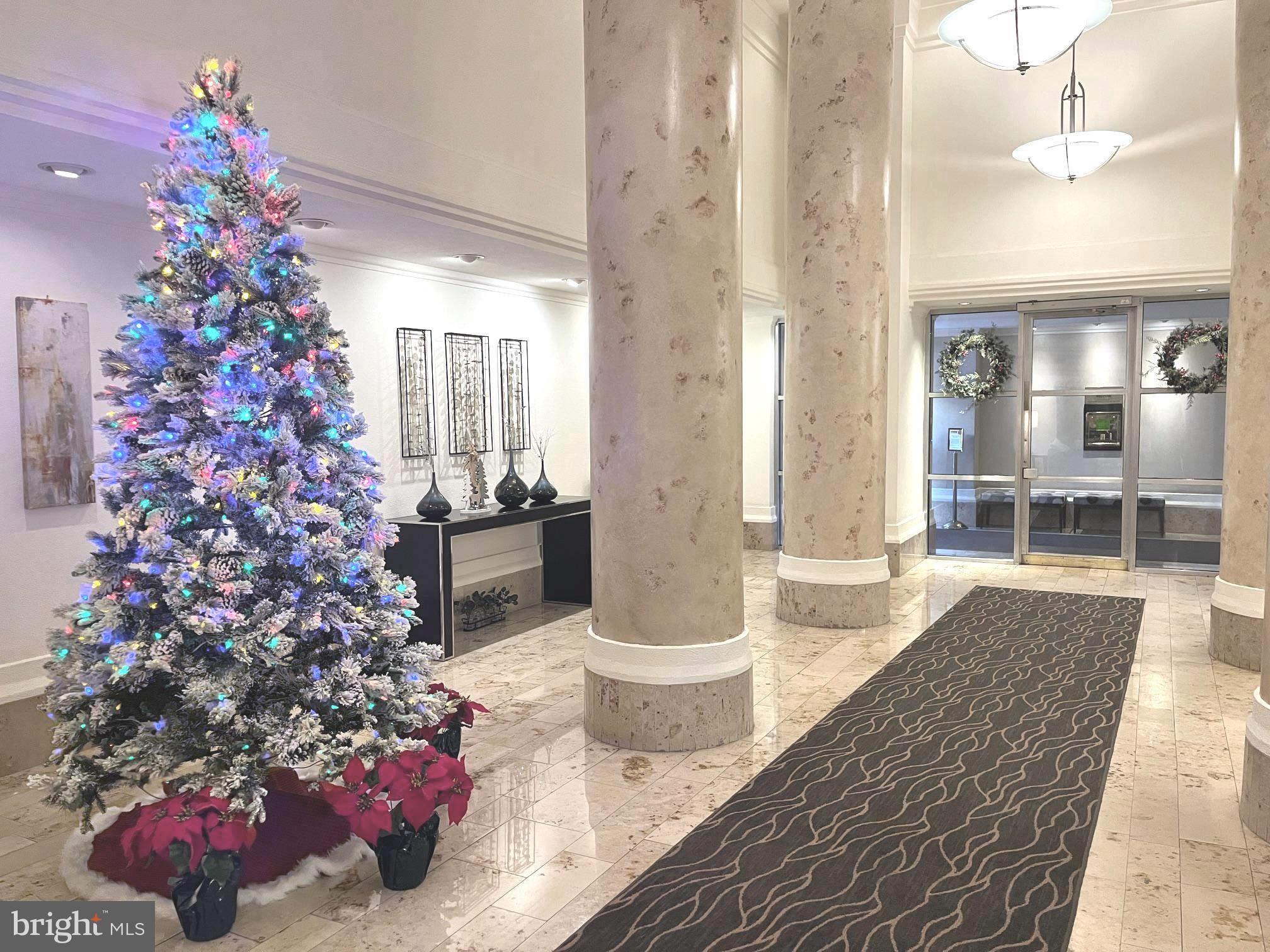 CARLYLE TOWERS CONDOMINIUM - Residential