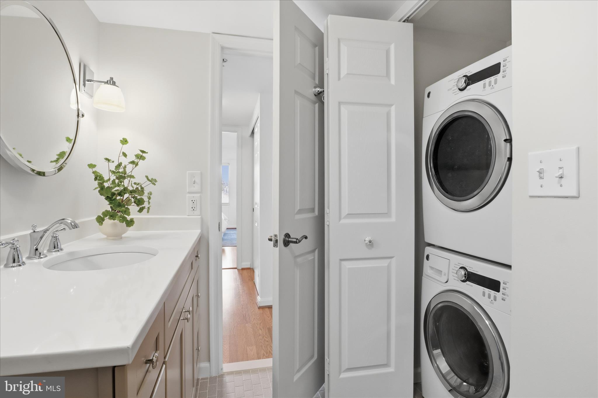 CARLYLE TOWERS CONDOMINIUM - Residential