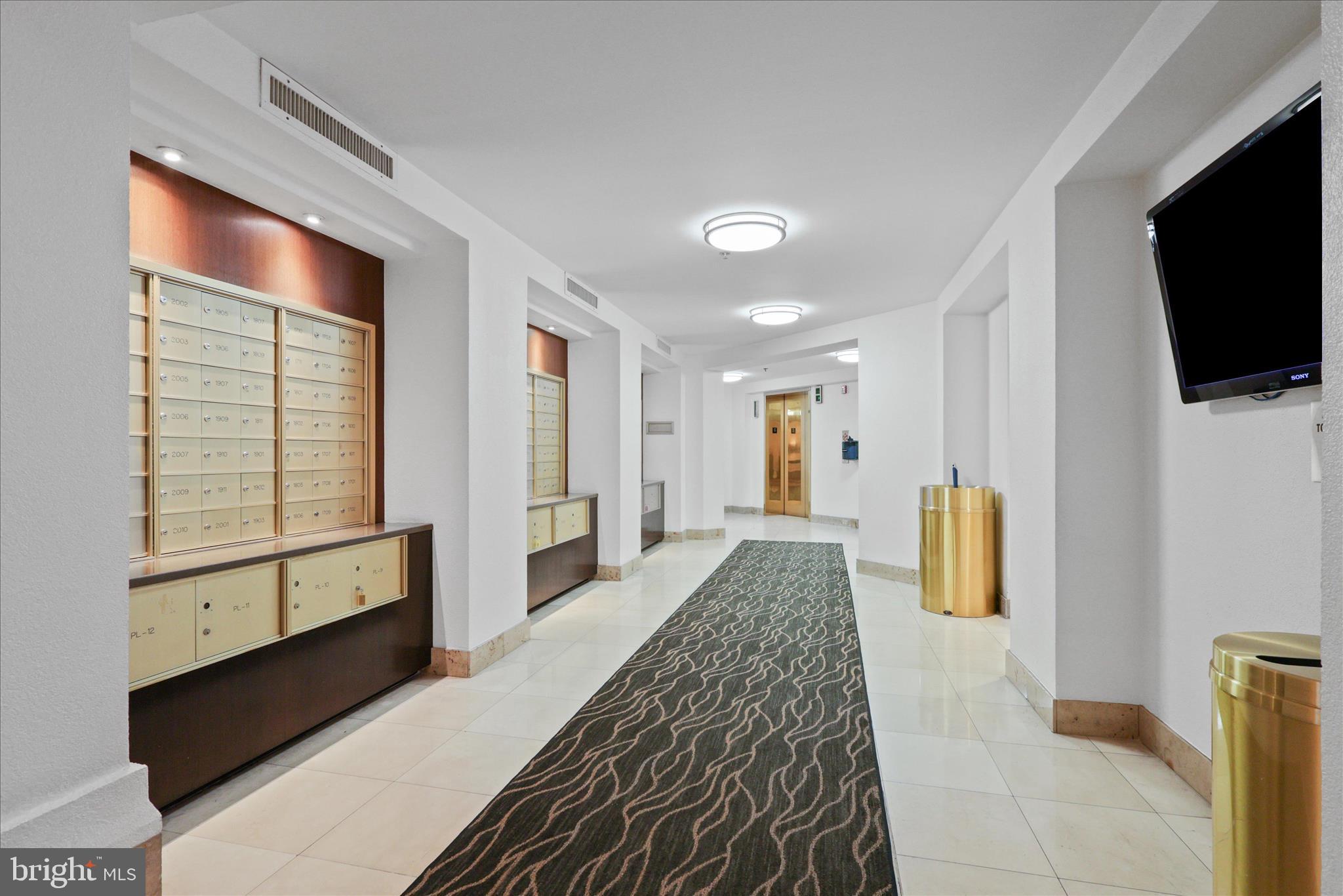 CARLYLE TOWERS CONDOMINIUM - Residential