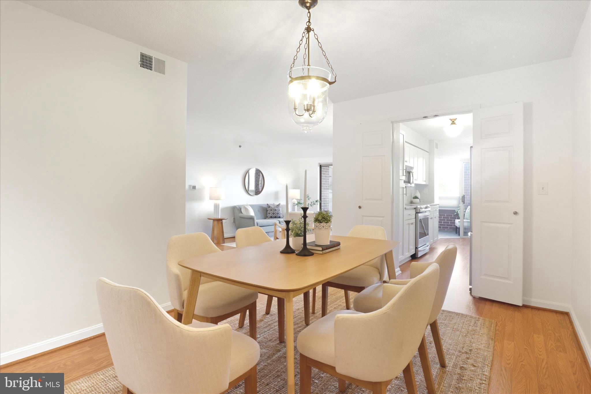 CARLYLE TOWERS CONDOMINIUM - Residential