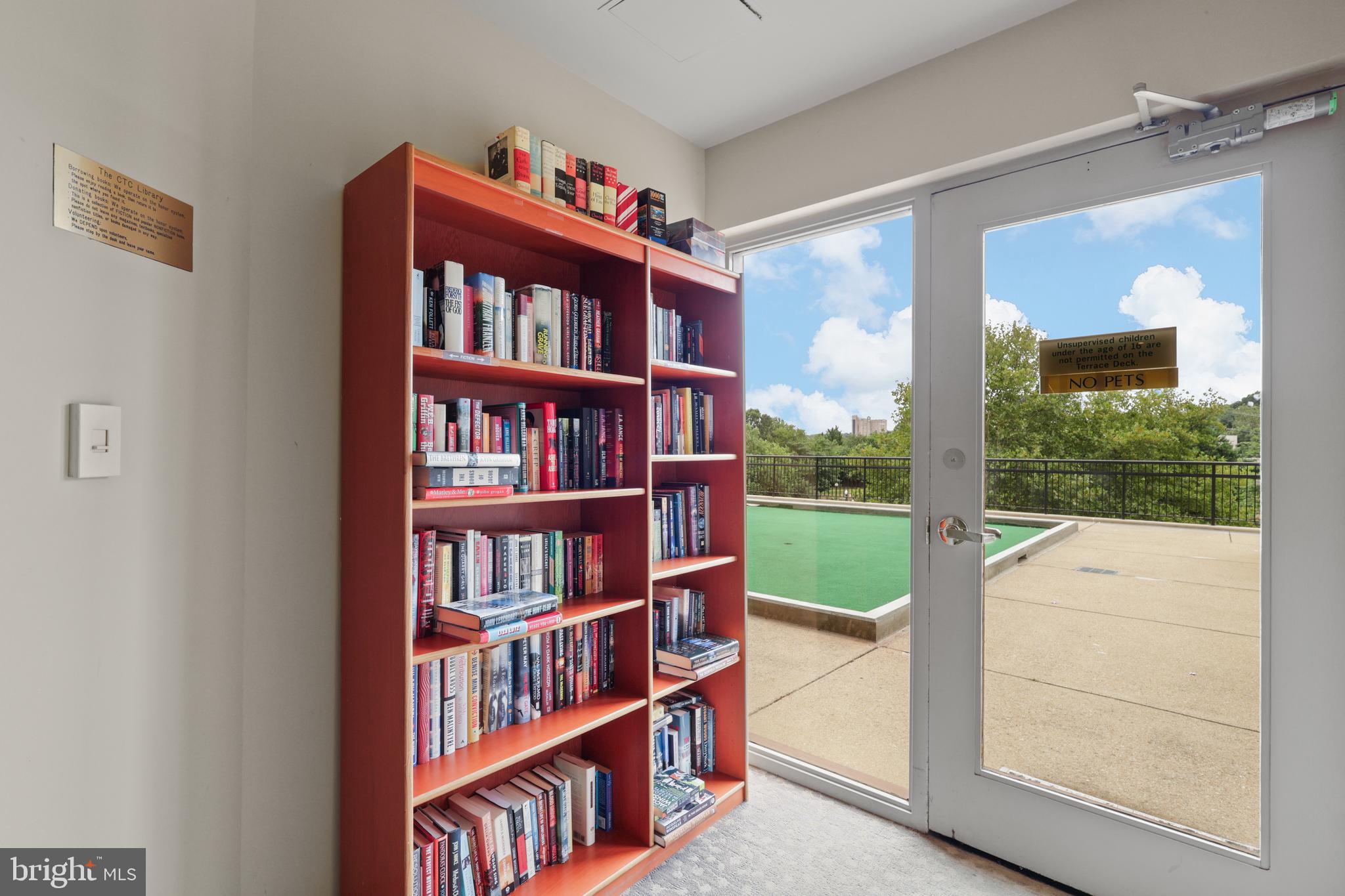 CARLYLE TOWERS CONDOMINIUM - Residential