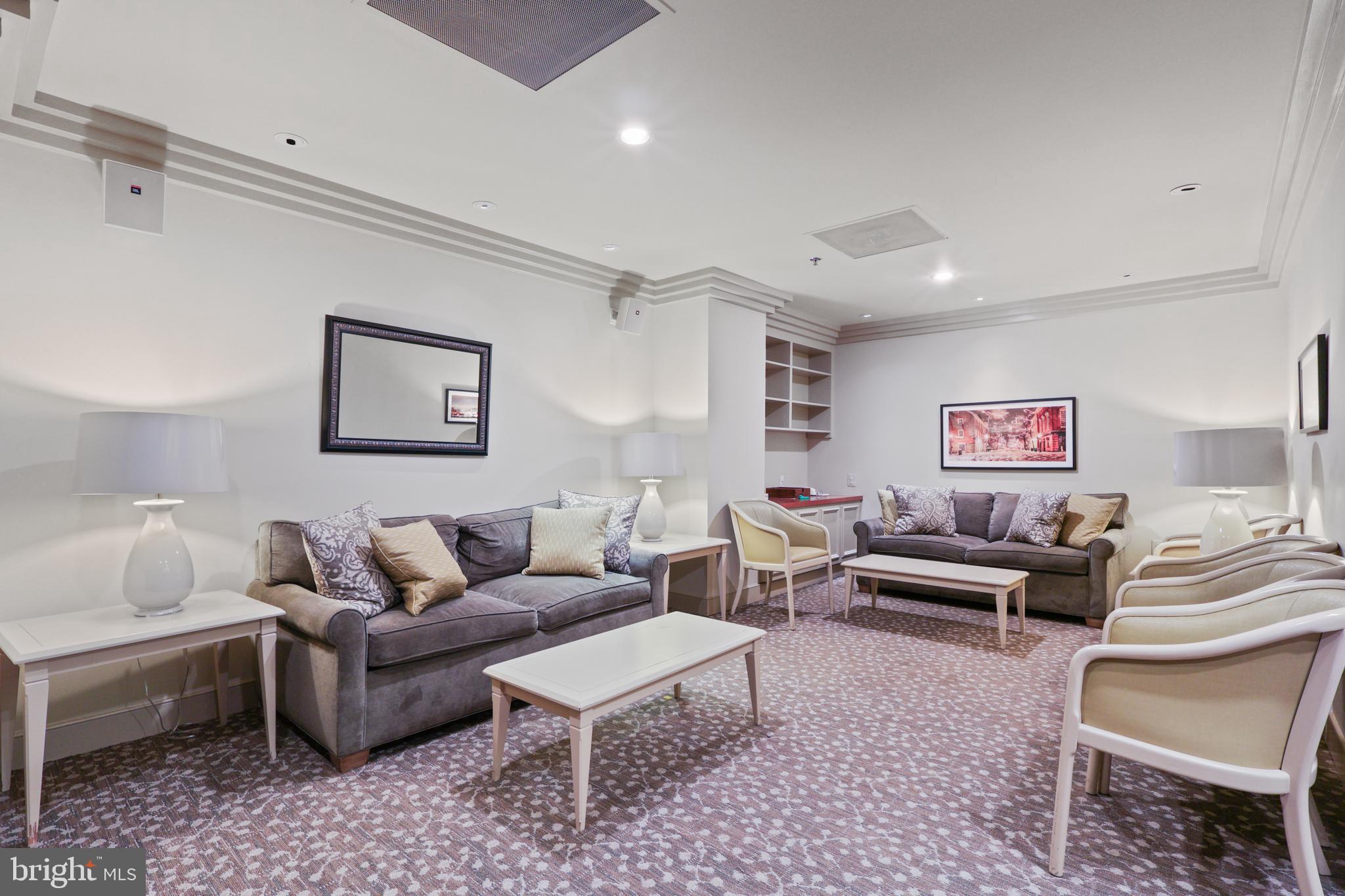 CARLYLE TOWERS CONDOMINIUM - Residential