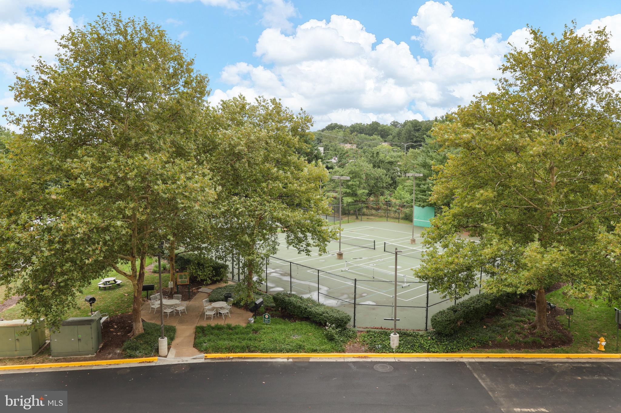 CARLYLE TOWERS CONDOMINIUM - Residential