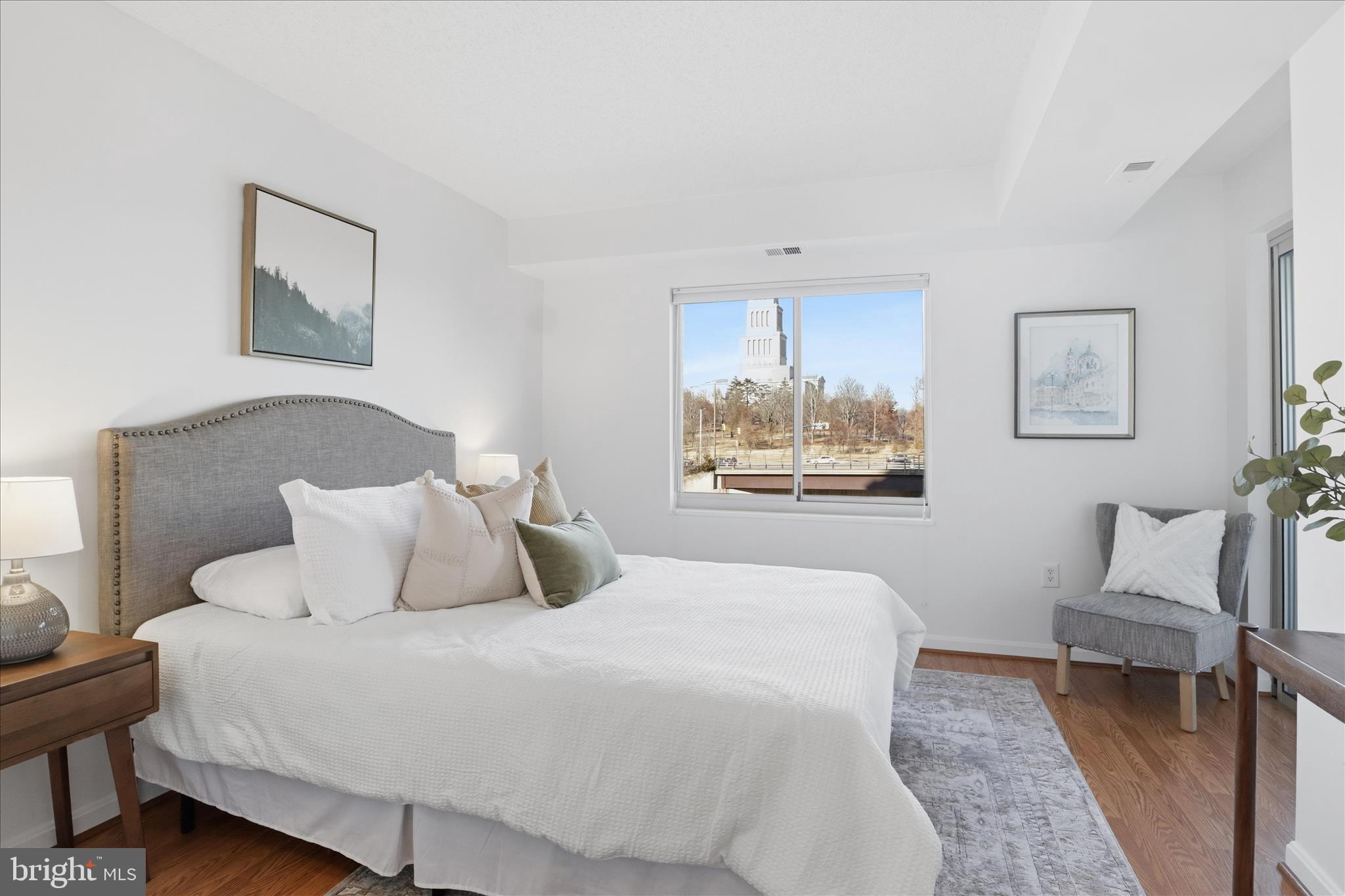 CARLYLE TOWERS CONDOMINIUM - Residential