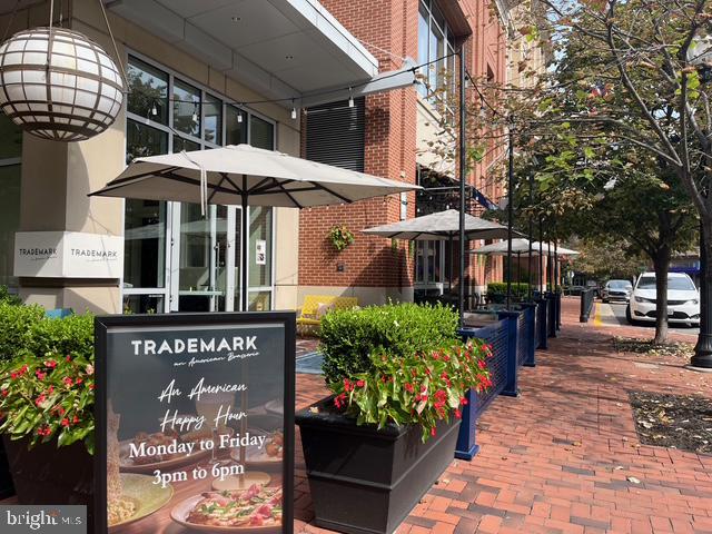 CARLYLE TOWERS CONDOMINIUM - Residential