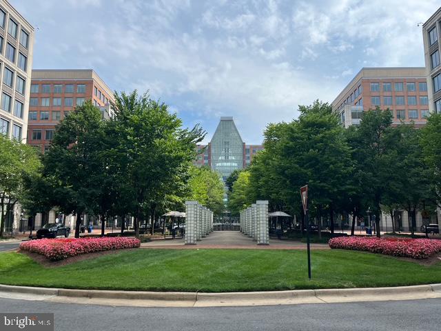 CARLYLE TOWERS CONDOMINIUM - Residential