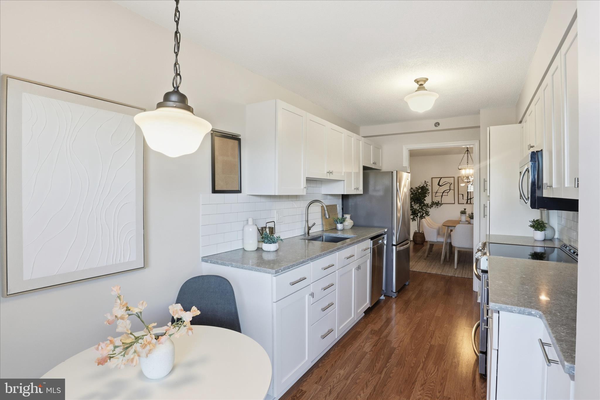 CARLYLE TOWERS CONDOMINIUM - Residential