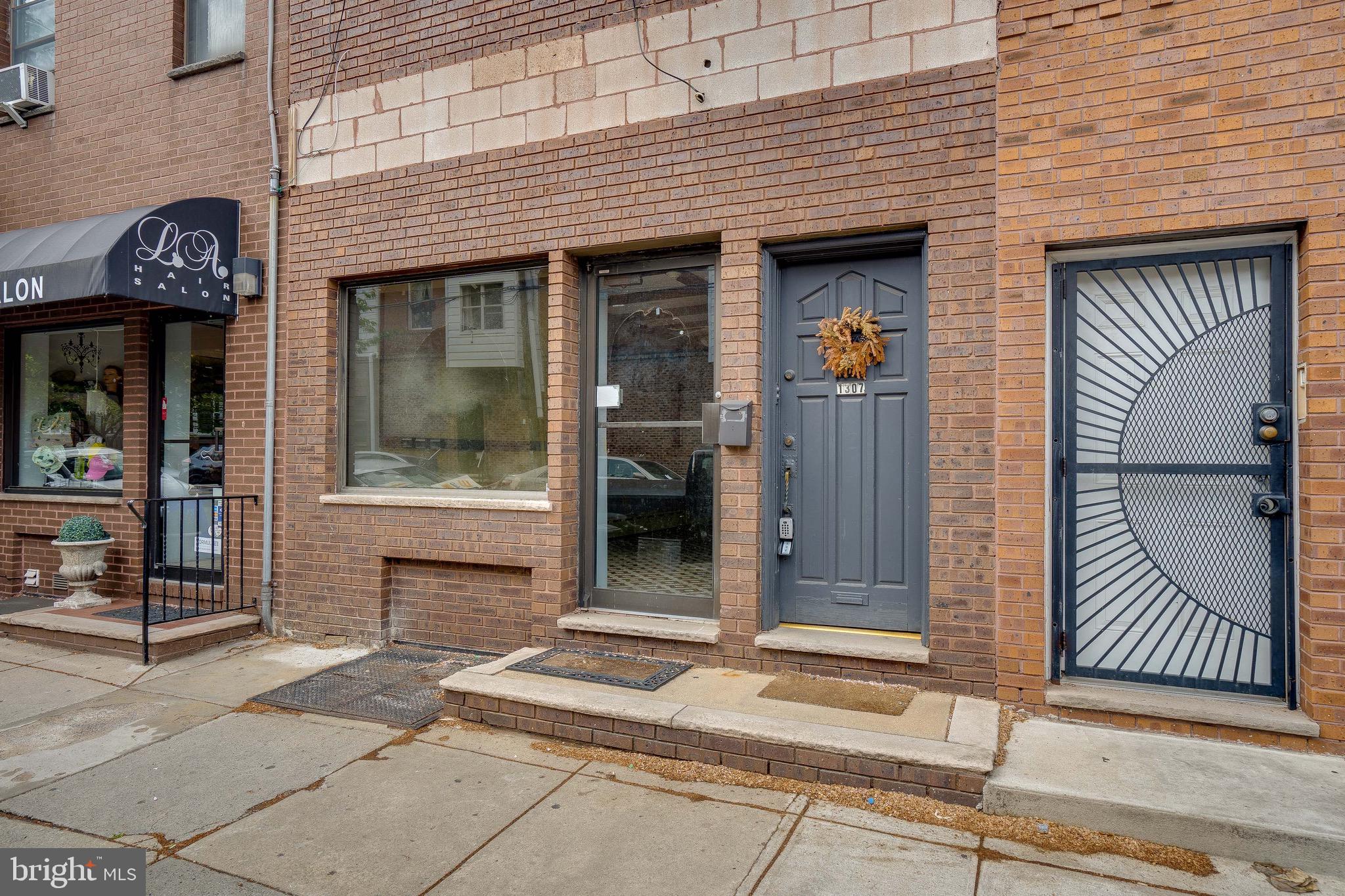 PASSYUNK SQUARE - Commercial Sale