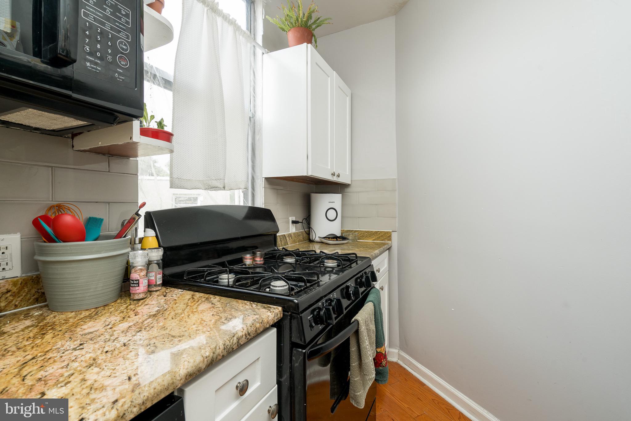 PASSYUNK SQUARE - Commercial Sale