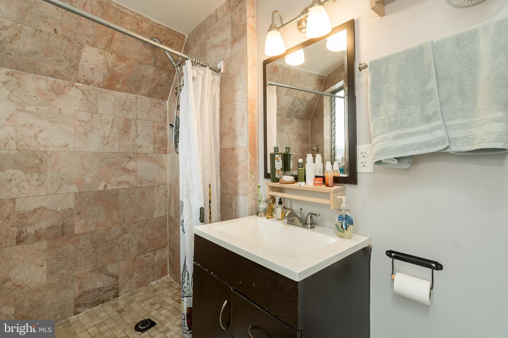 PASSYUNK SQUARE - Commercial Sale