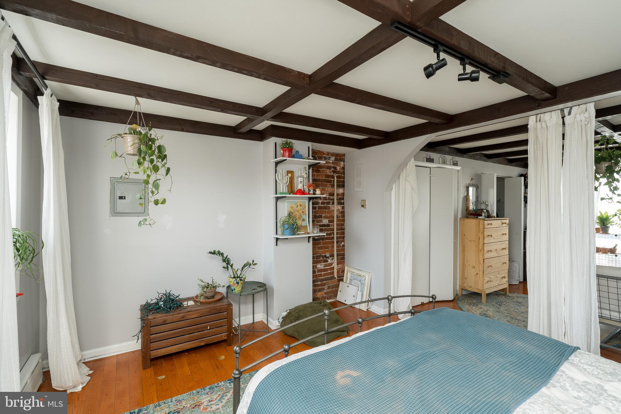 PASSYUNK SQUARE - Commercial Sale