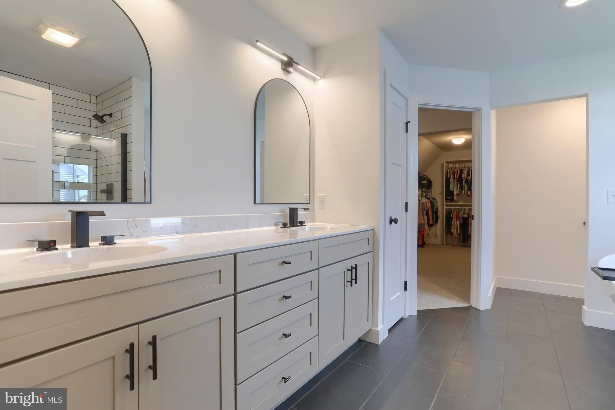 SUMMER LAYNE - Residential