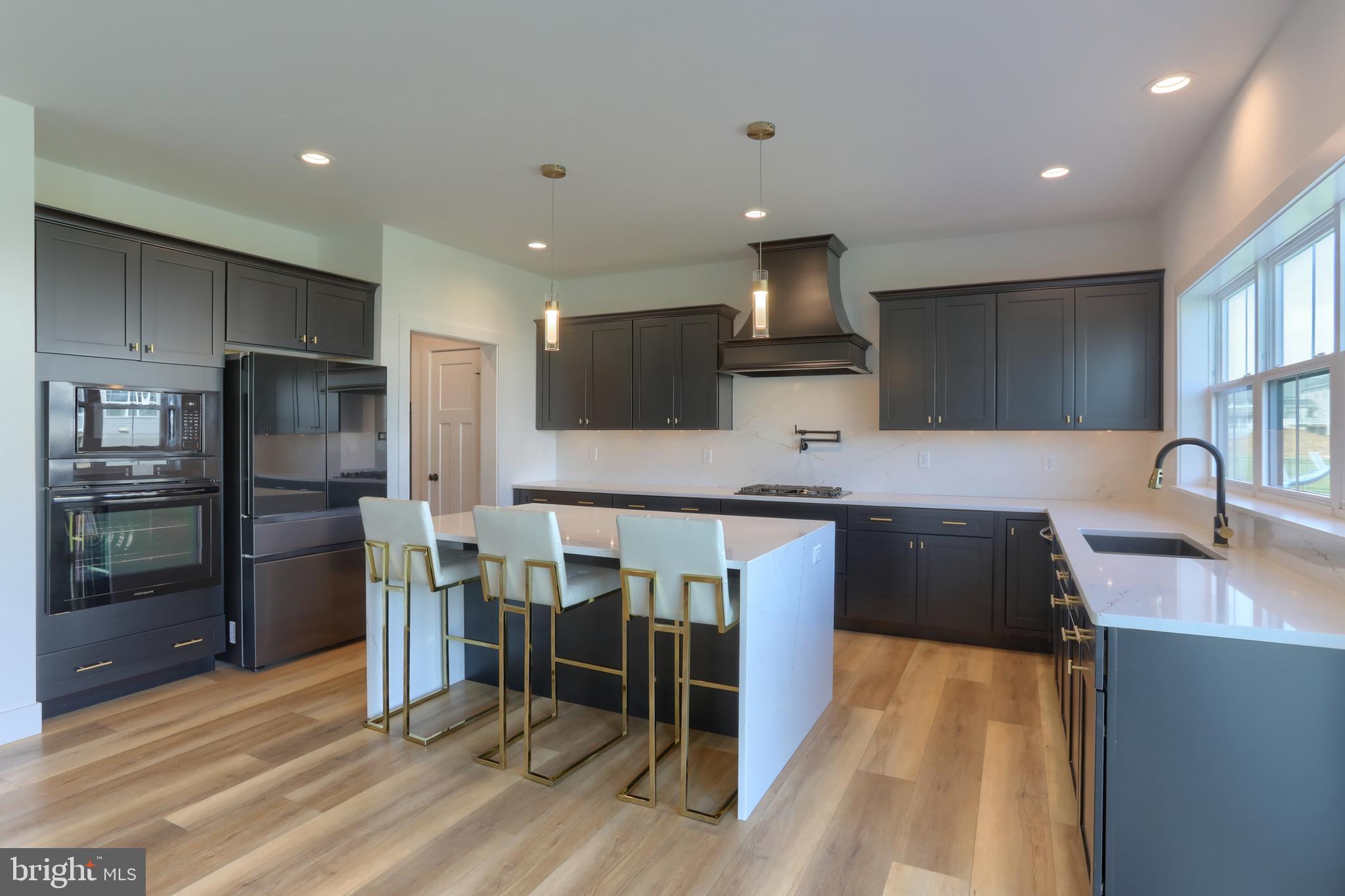 SUMMER LAYNE - Residential