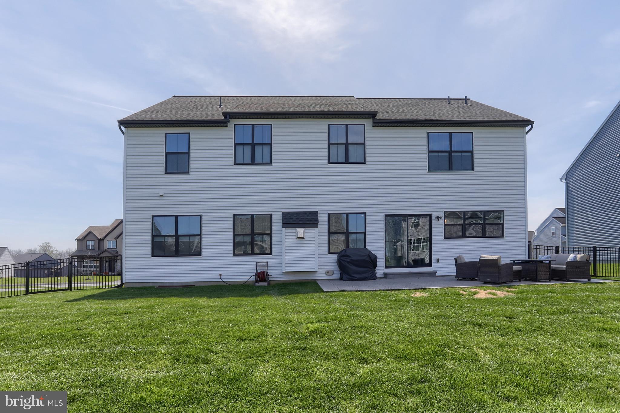 SUMMER LAYNE - Residential