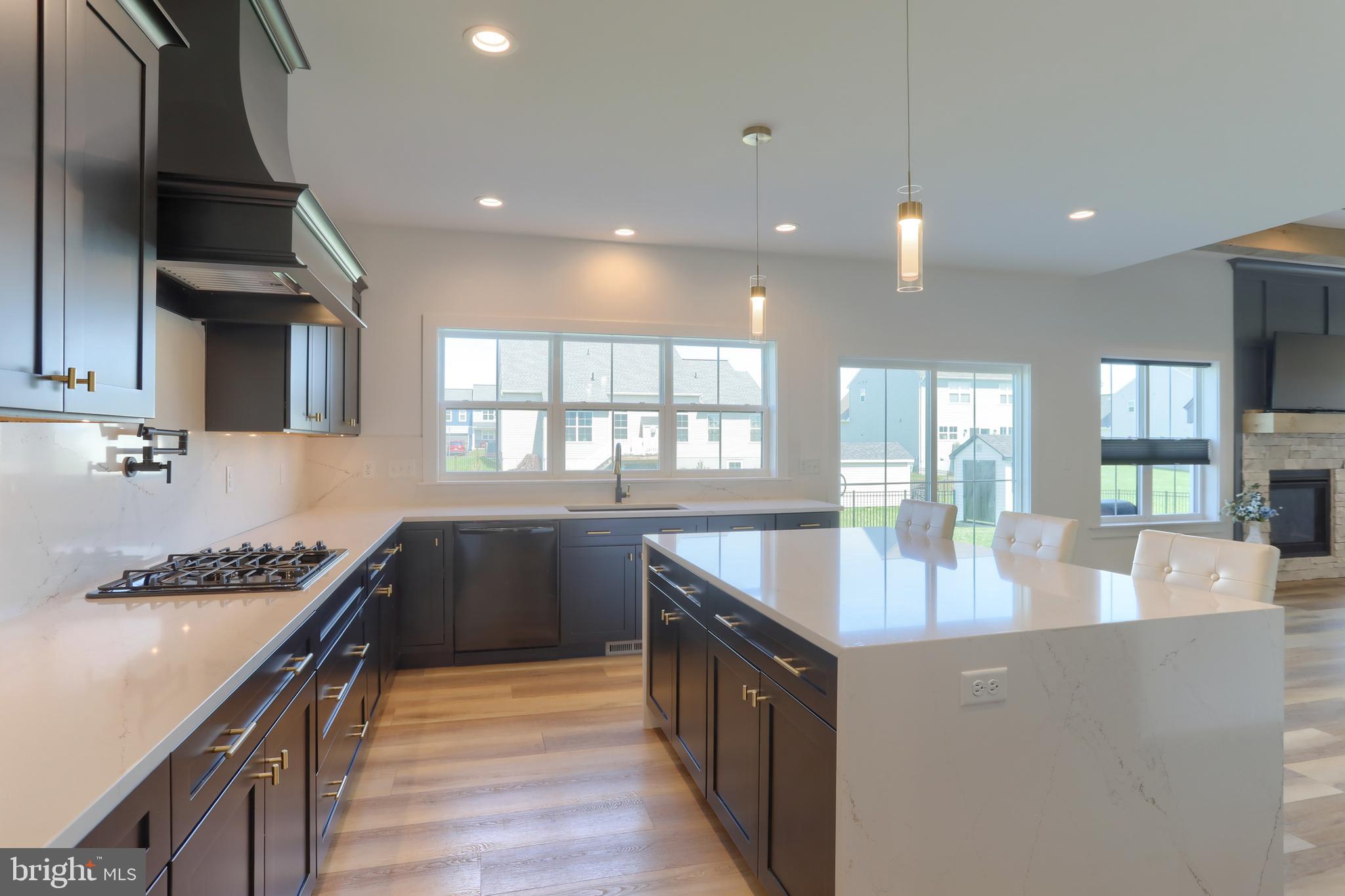 SUMMER LAYNE - Residential