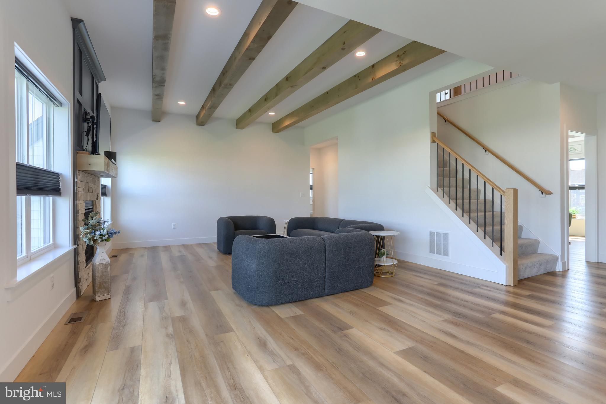 SUMMER LAYNE - Residential