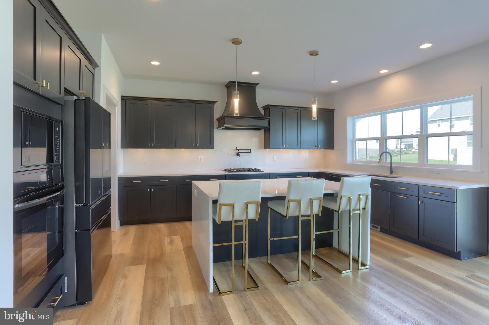 SUMMER LAYNE - Residential