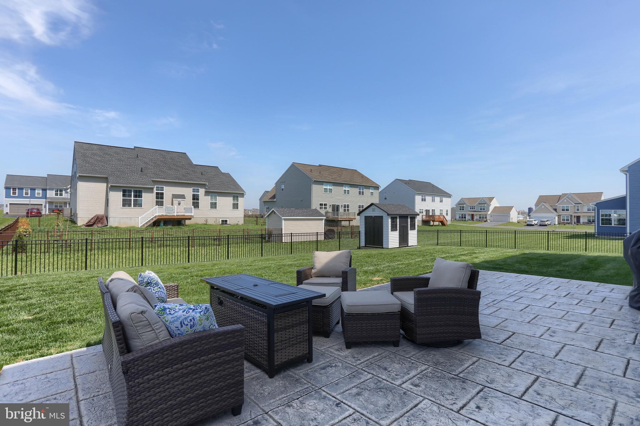 SUMMER LAYNE - Residential