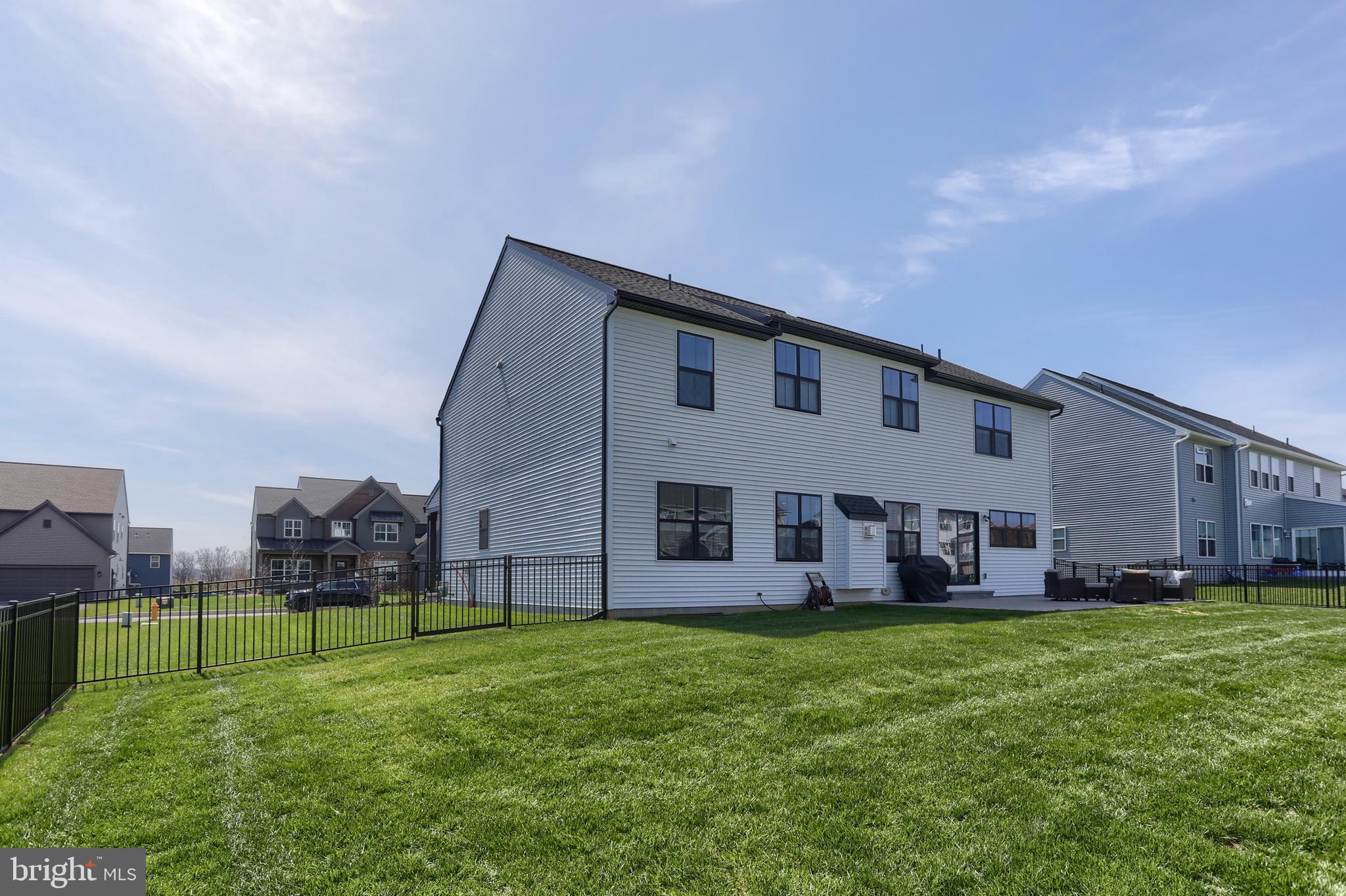 SUMMER LAYNE - Residential