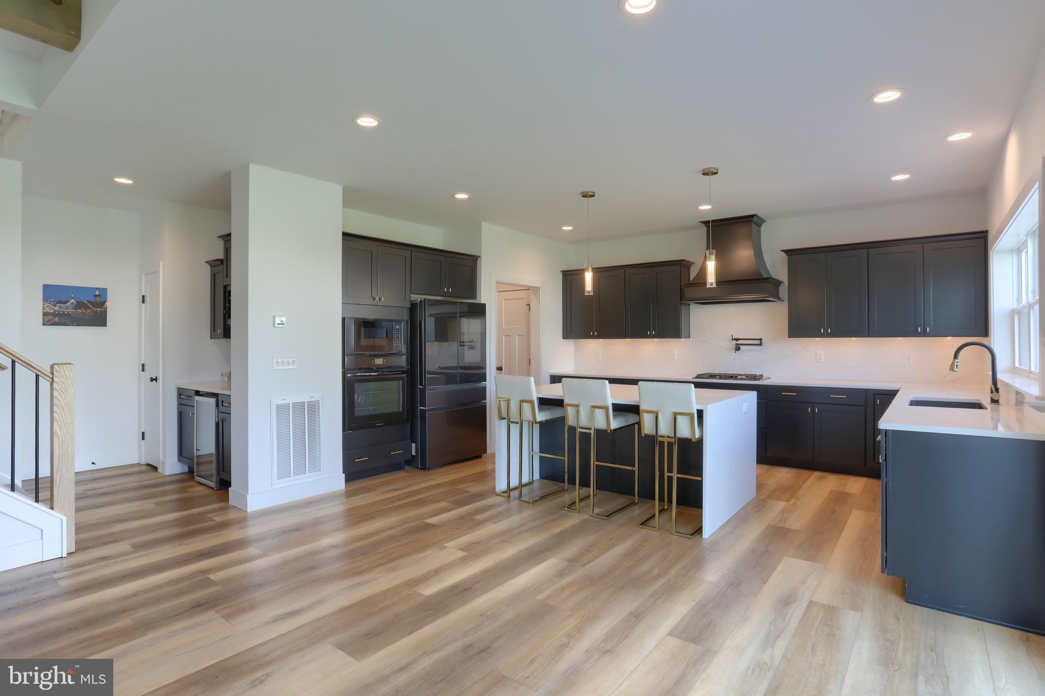 SUMMER LAYNE - Residential