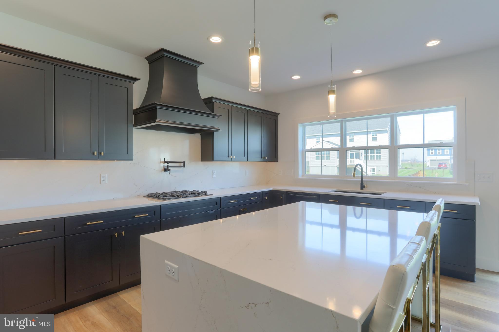 SUMMER LAYNE - Residential