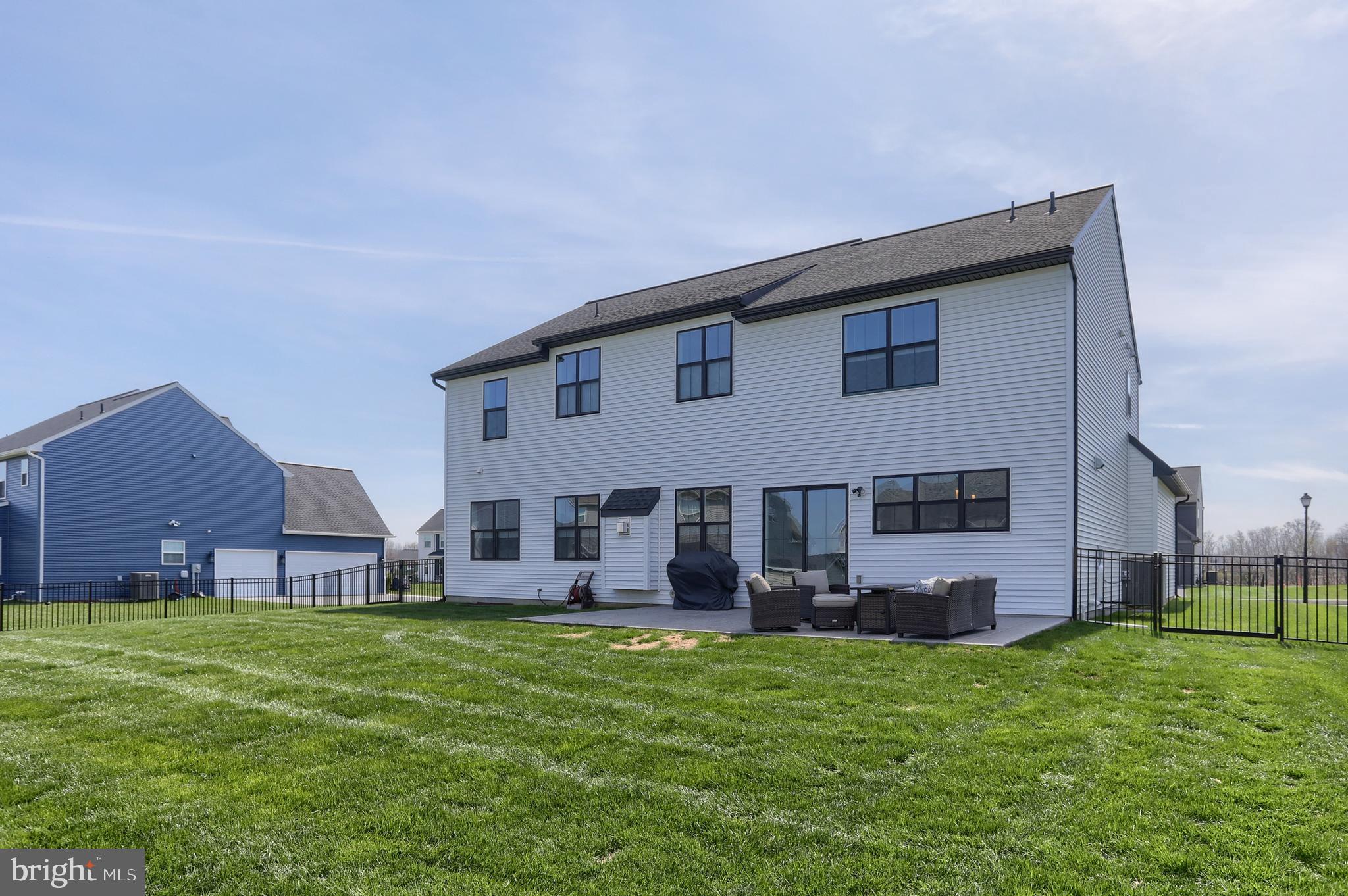 SUMMER LAYNE - Residential