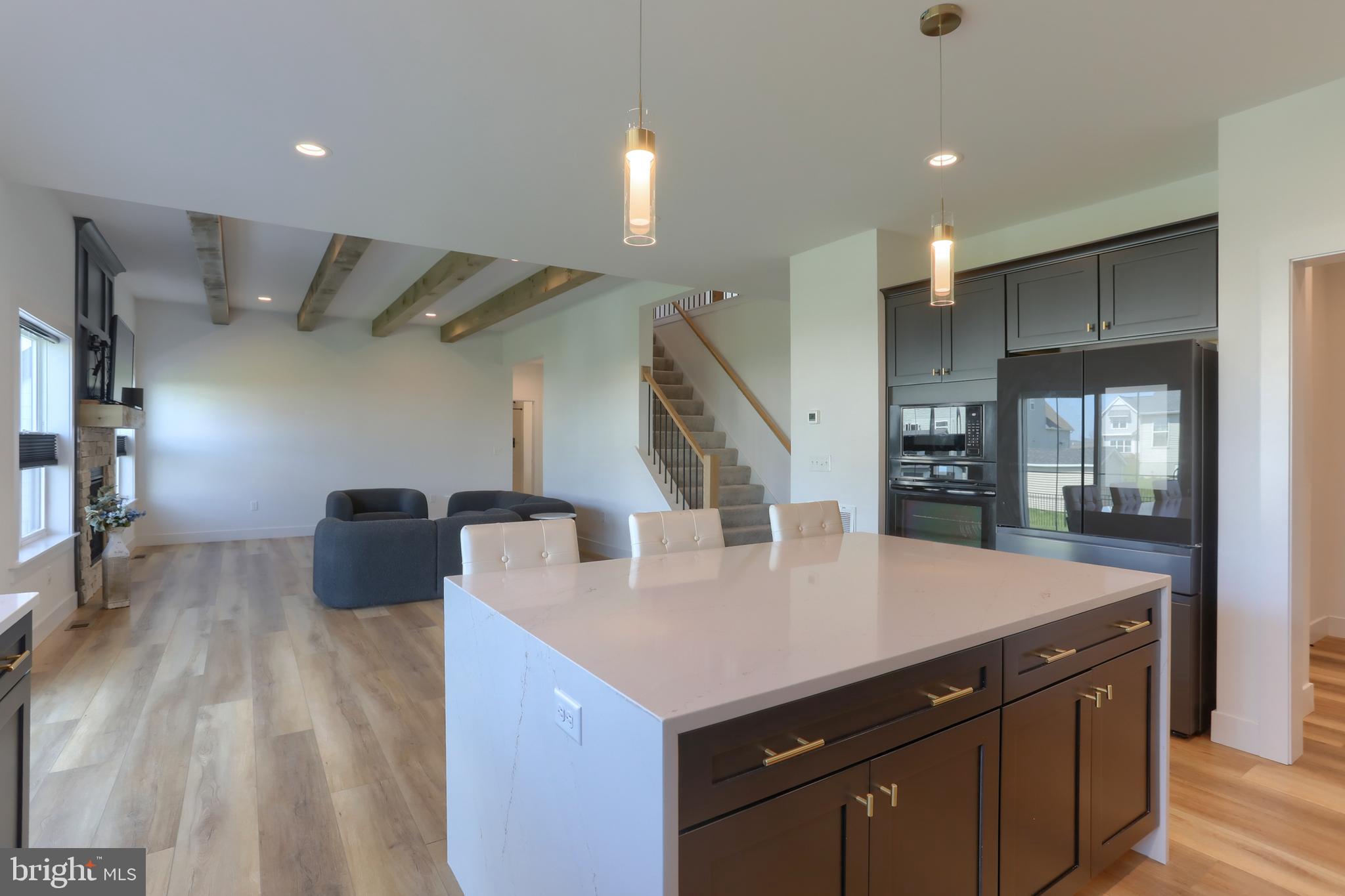 SUMMER LAYNE - Residential