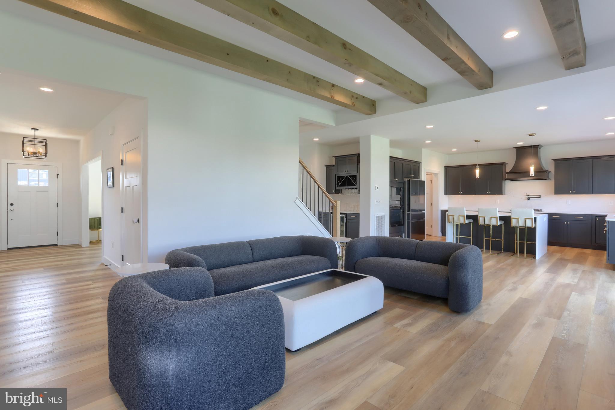 SUMMER LAYNE - Residential