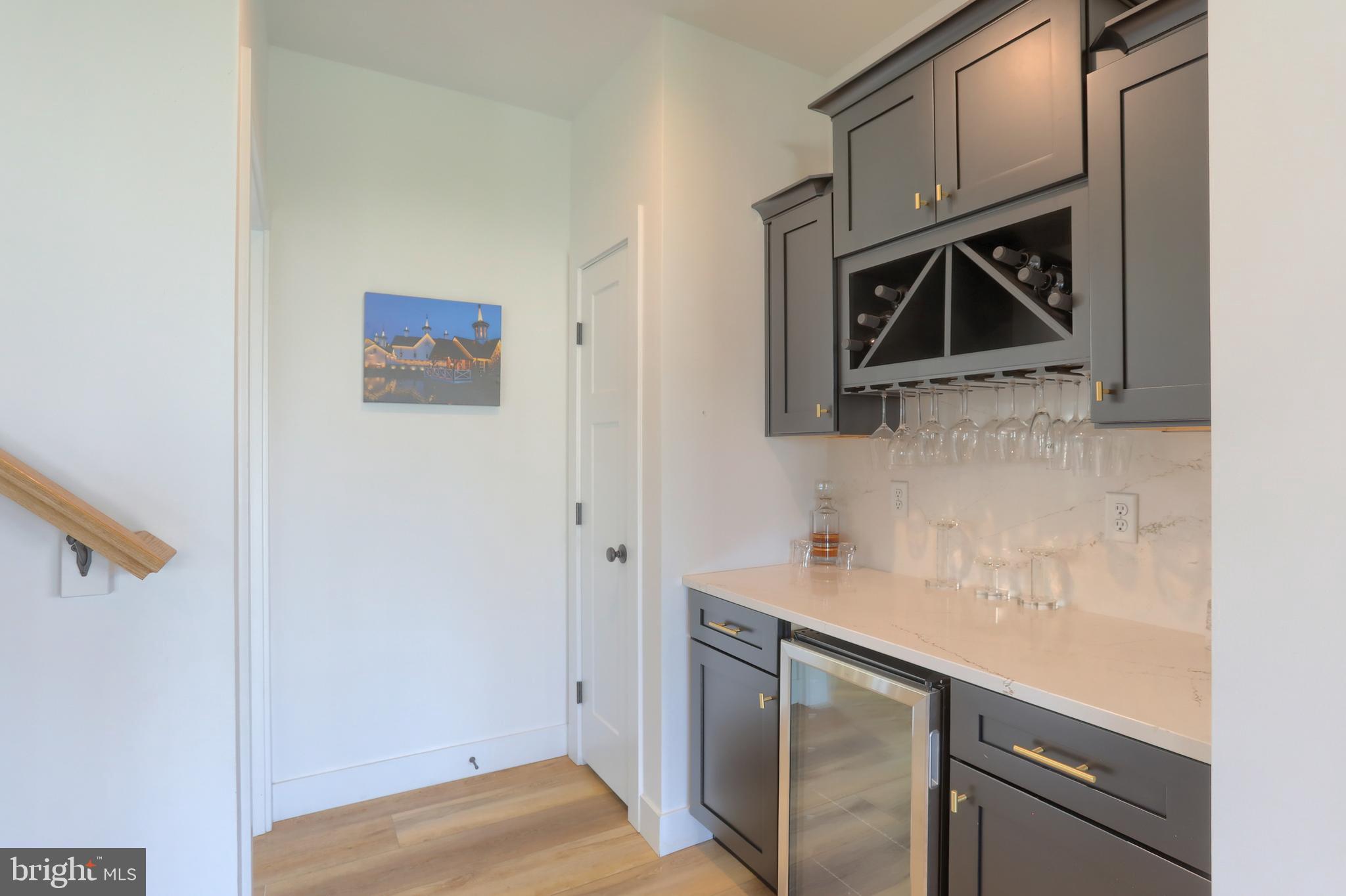 SUMMER LAYNE - Residential