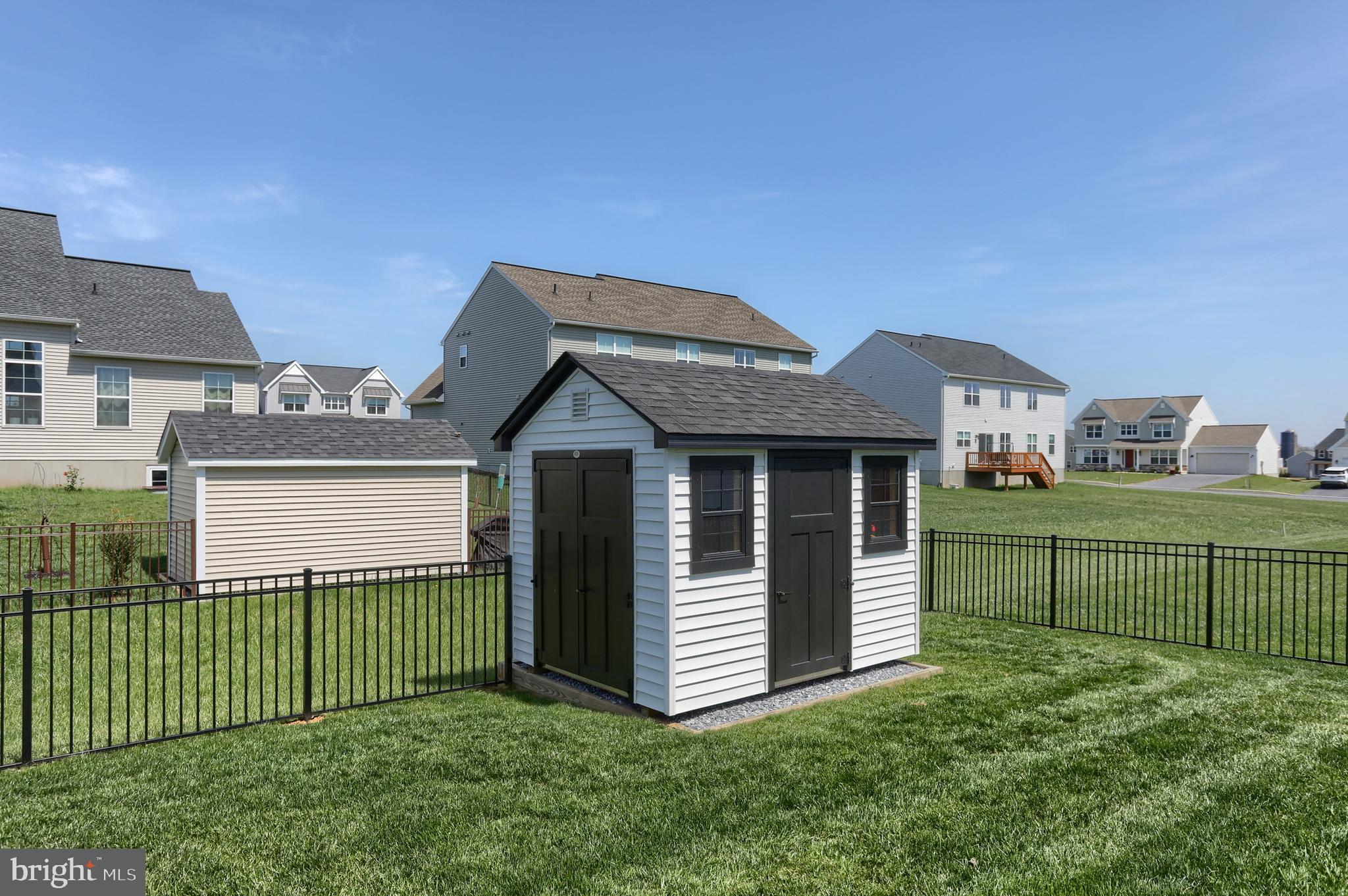 SUMMER LAYNE - Residential