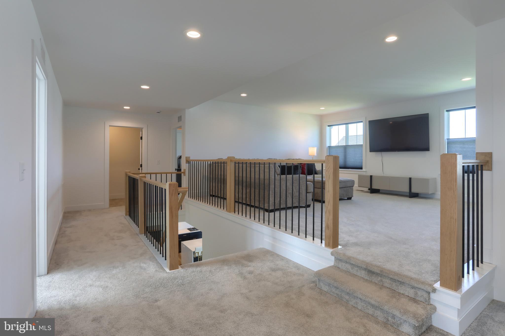 SUMMER LAYNE - Residential