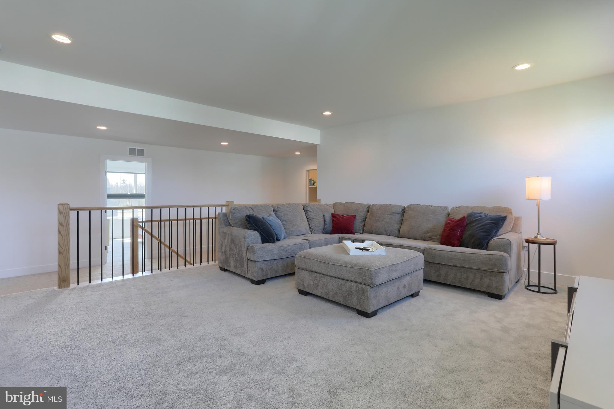 SUMMER LAYNE - Residential