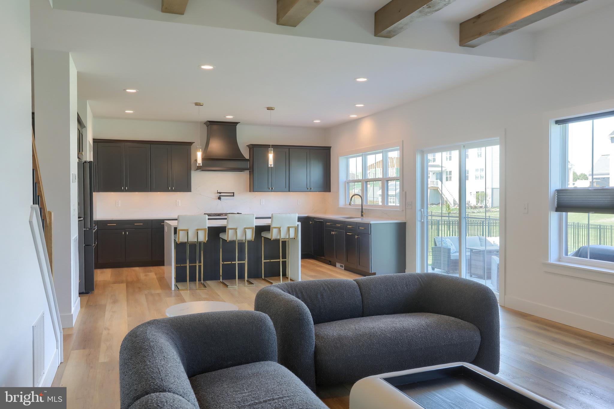 SUMMER LAYNE - Residential