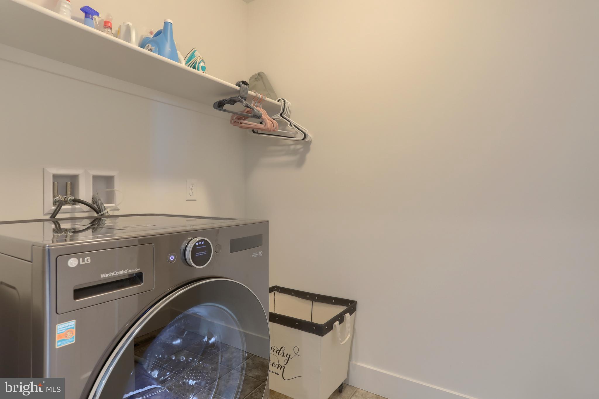 SUMMER LAYNE - Residential