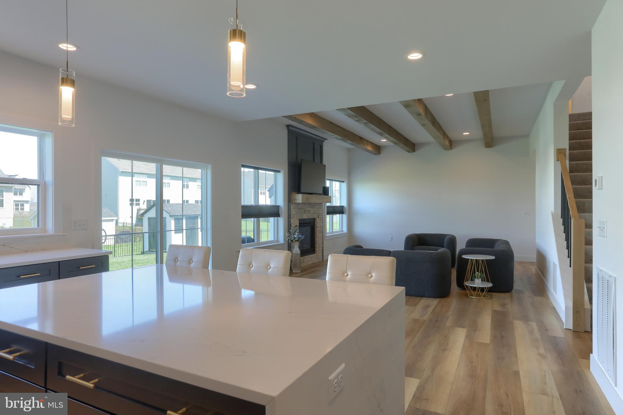 SUMMER LAYNE - Residential