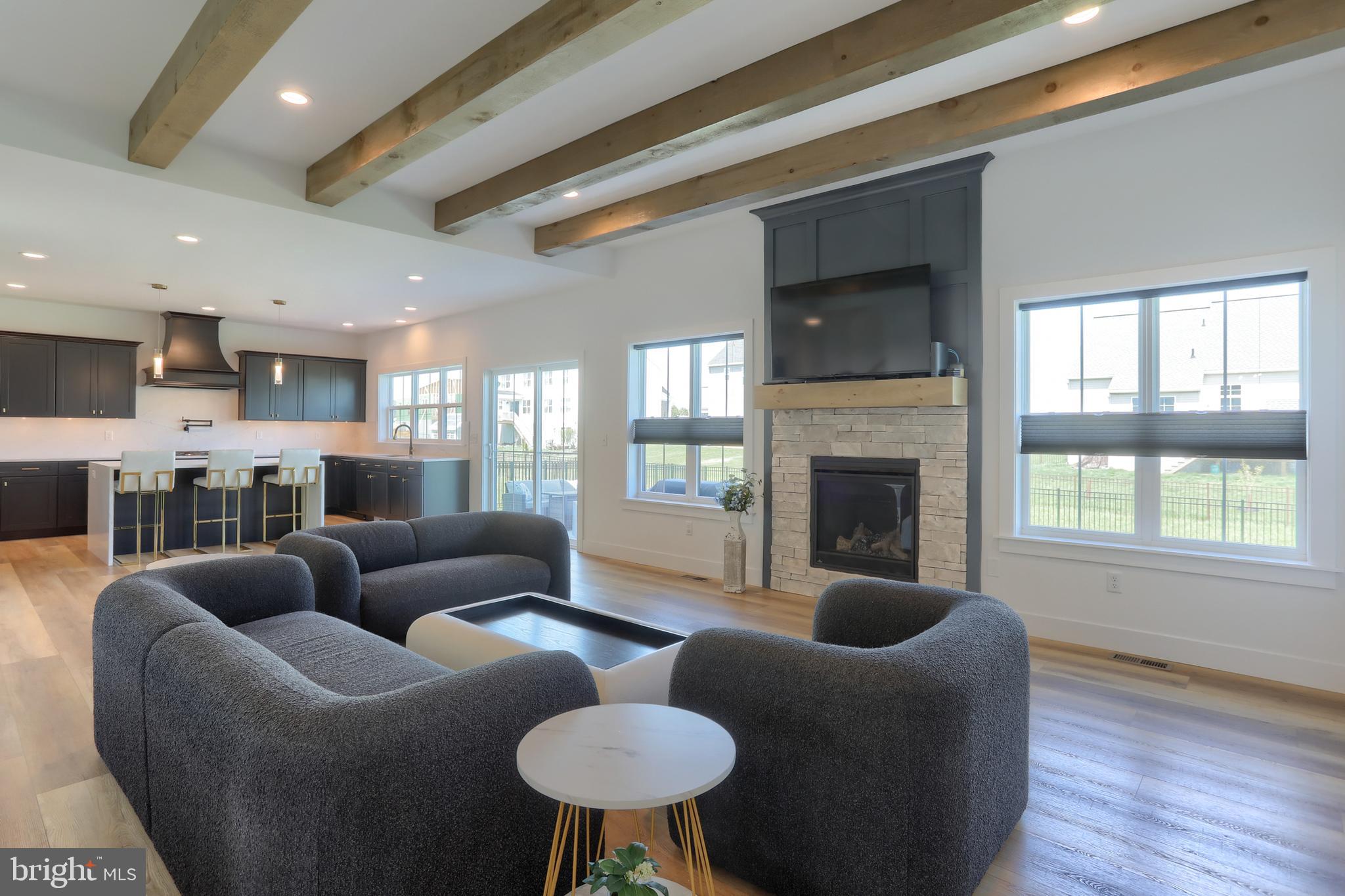 SUMMER LAYNE - Residential