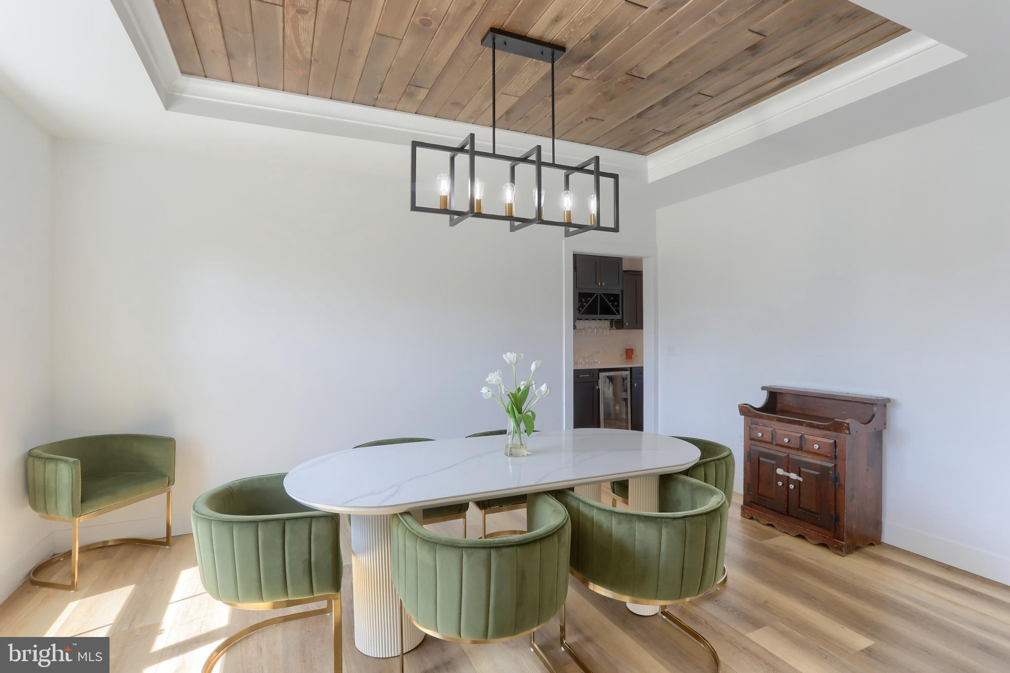 SUMMER LAYNE - Residential