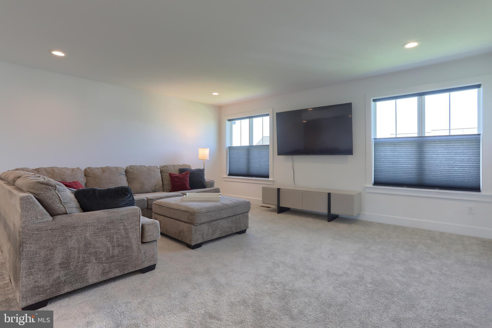 SUMMER LAYNE - Residential