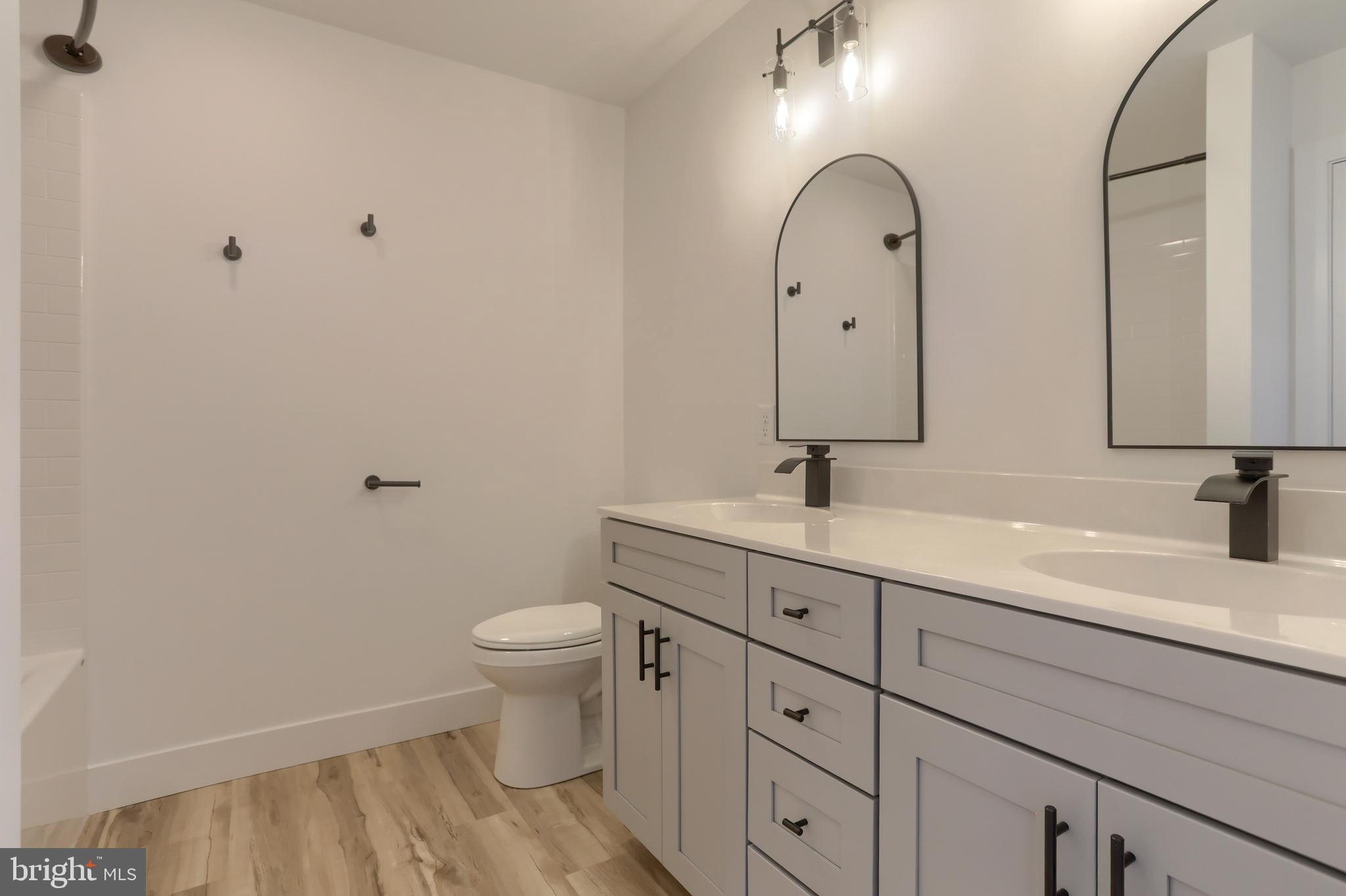 SUMMER LAYNE - Residential