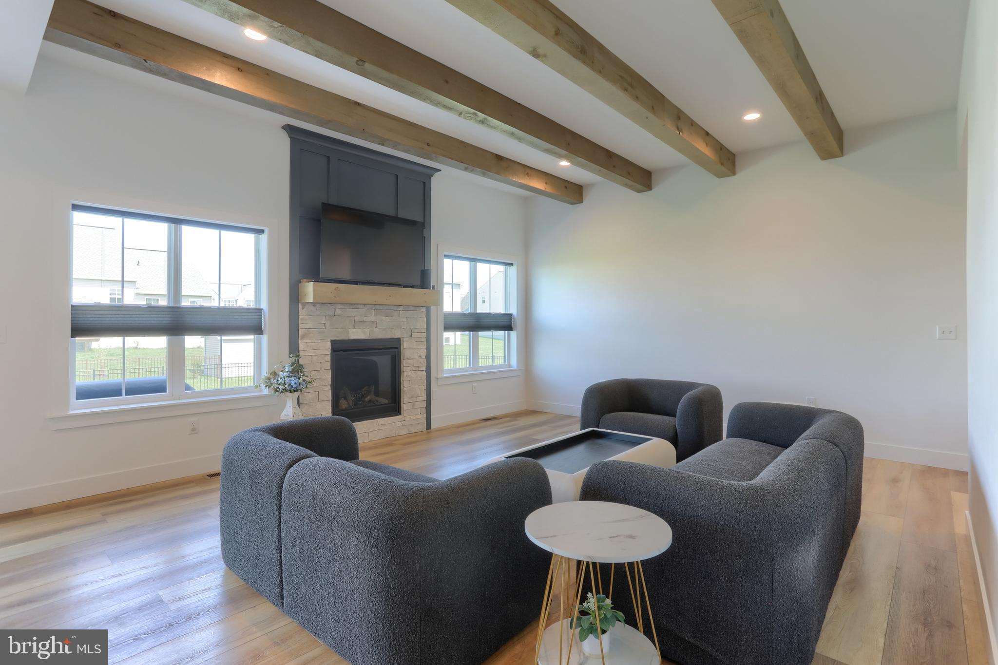 SUMMER LAYNE - Residential