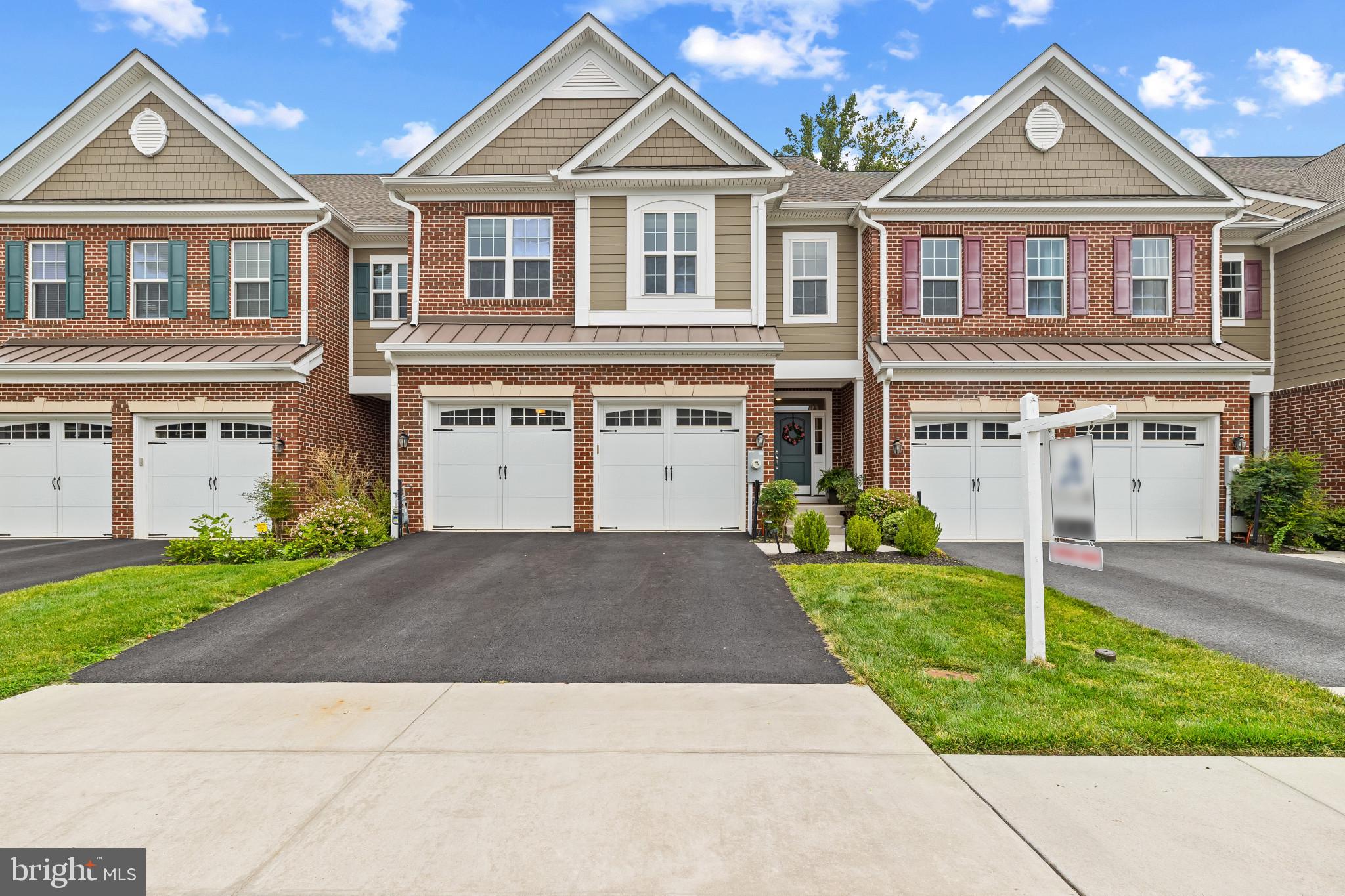 2608 VARDON LANE