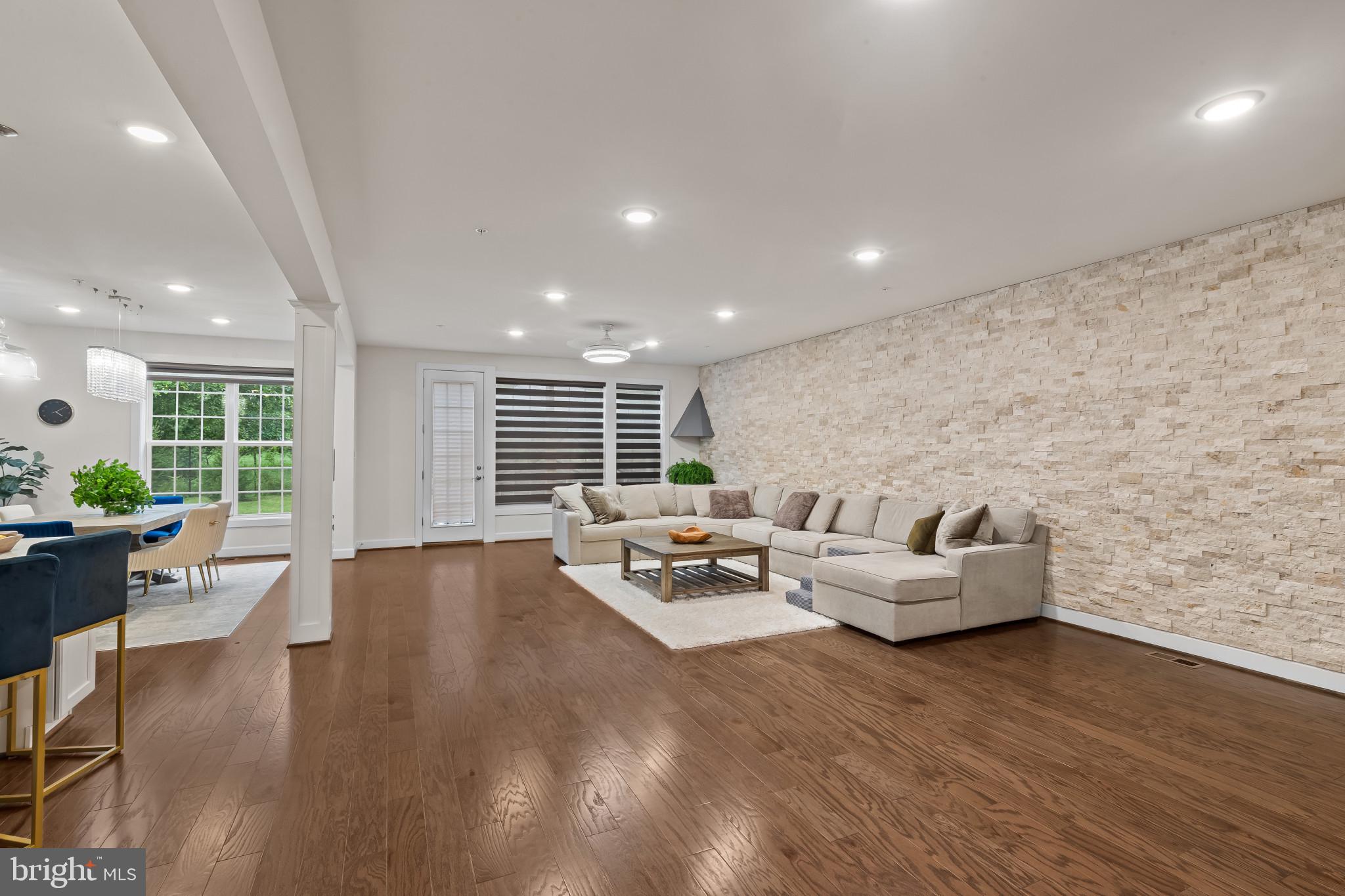 2608 VARDON LANE